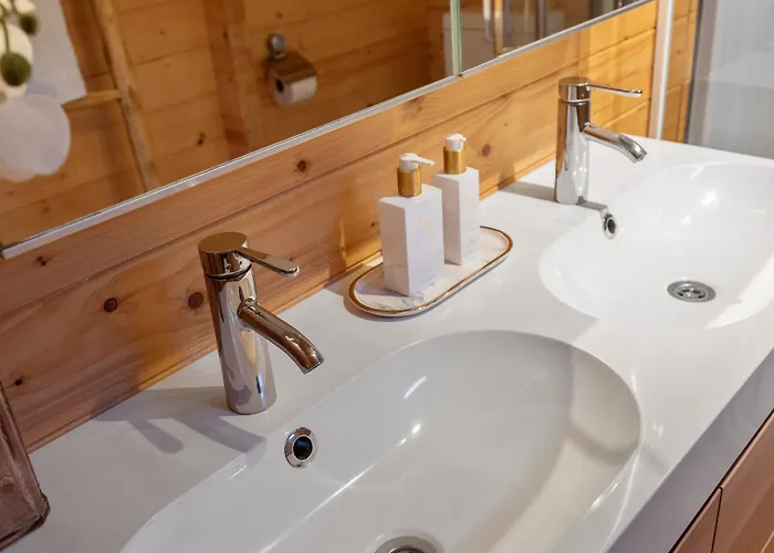 The Sea 샬레 잔드보르트